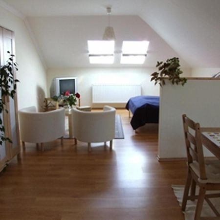 Ilona Apartmanhaz โคมารม ภายนอก รูปภาพ