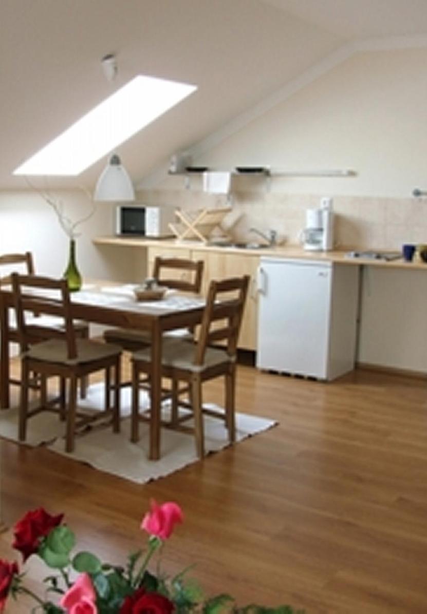 Ilona Apartmanhaz โคมารม ภายนอก รูปภาพ