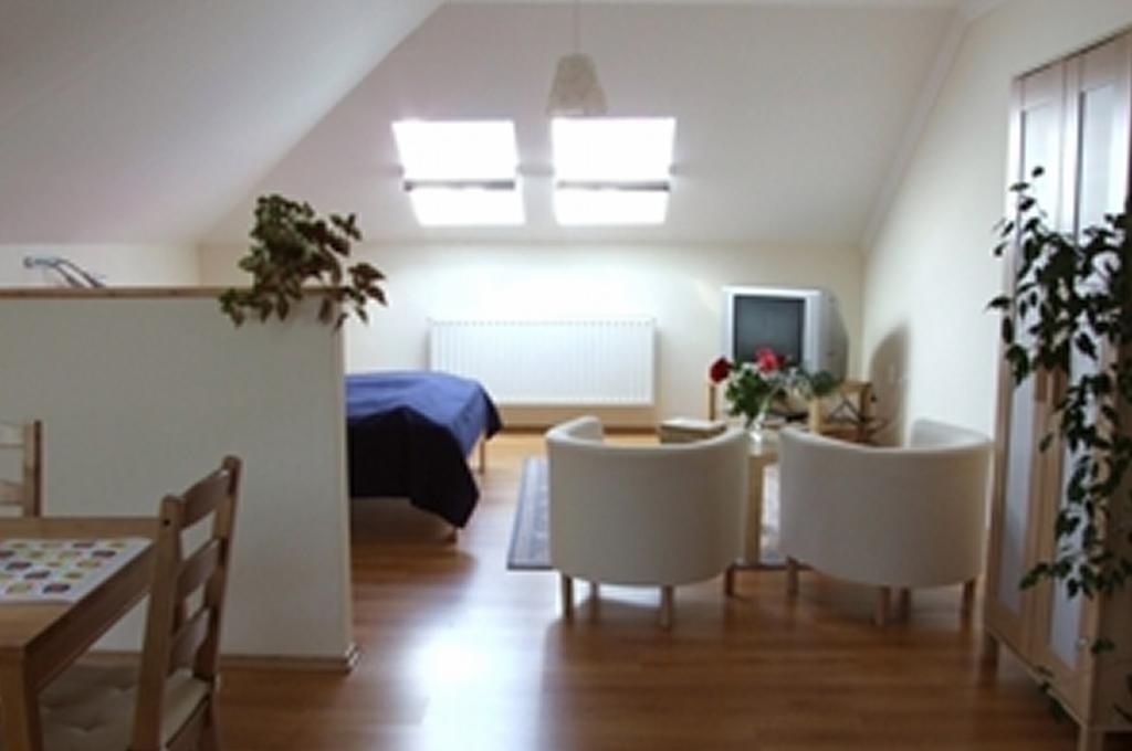 Ilona Apartmanhaz โคมารม ภายนอก รูปภาพ