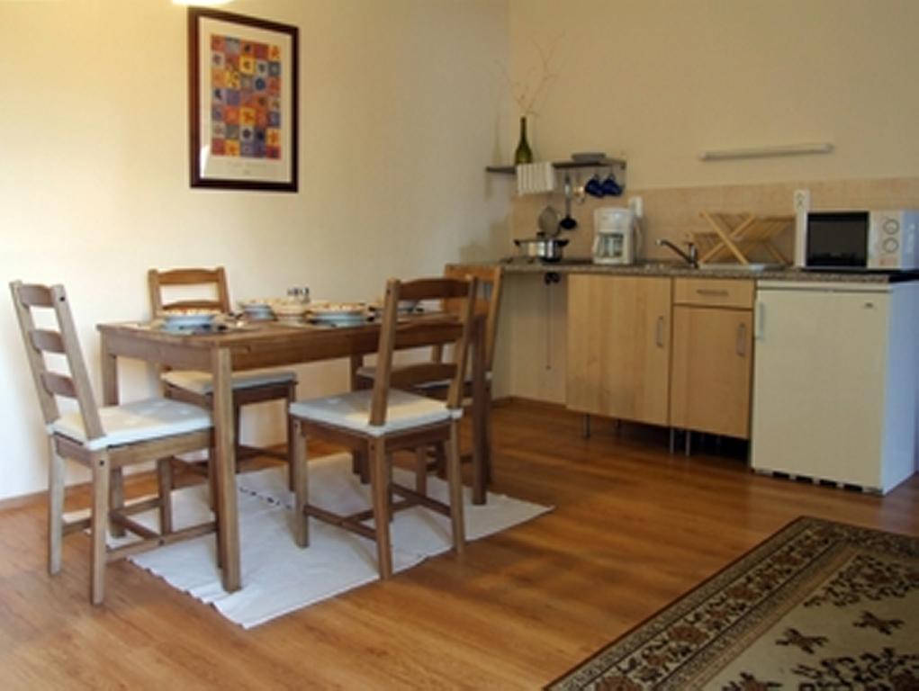 Ilona Apartmanhaz โคมารม ห้อง รูปภาพ